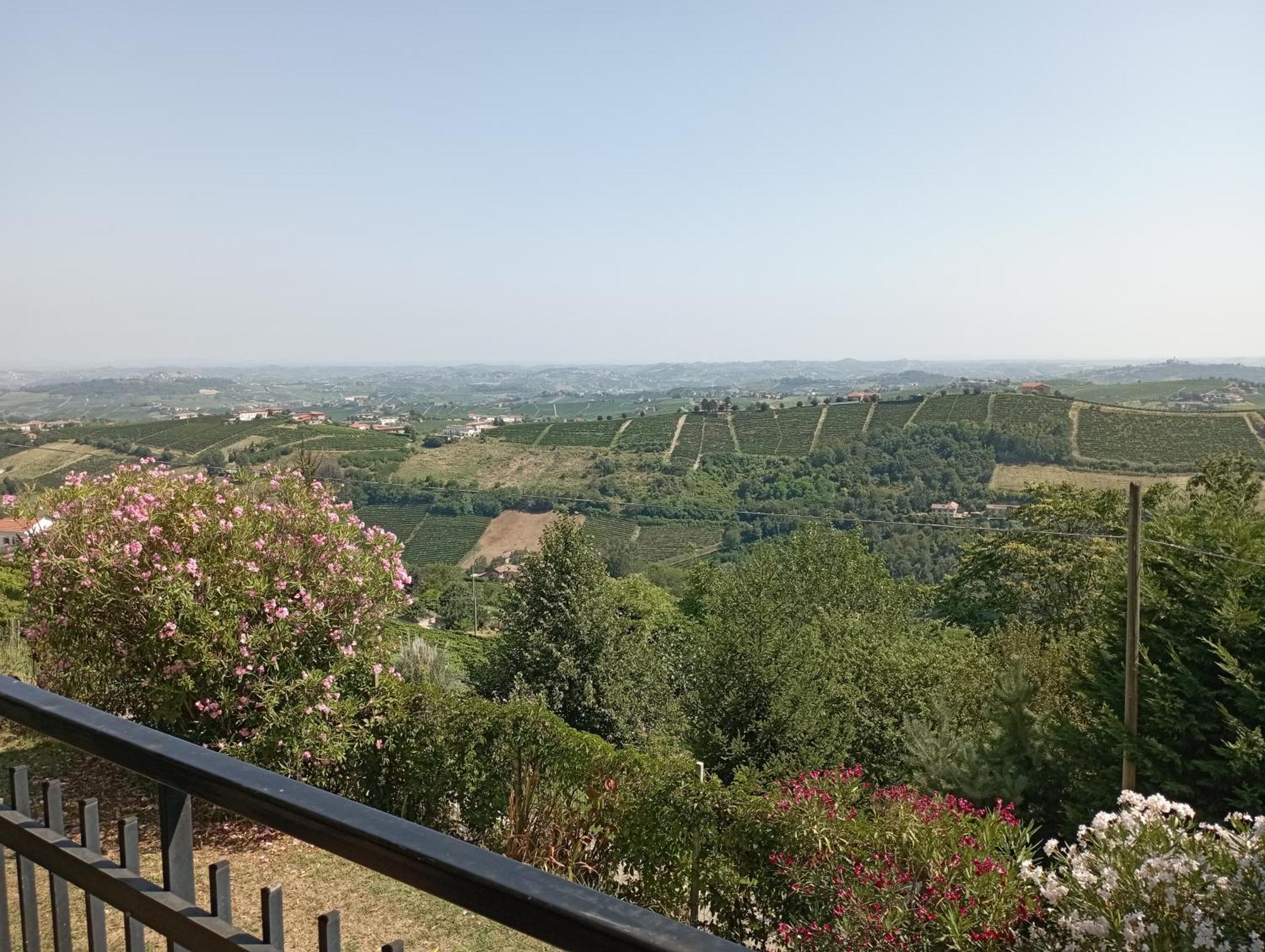 Casa Vacanza Il Colle Del Vento Calosso Exterior photo
