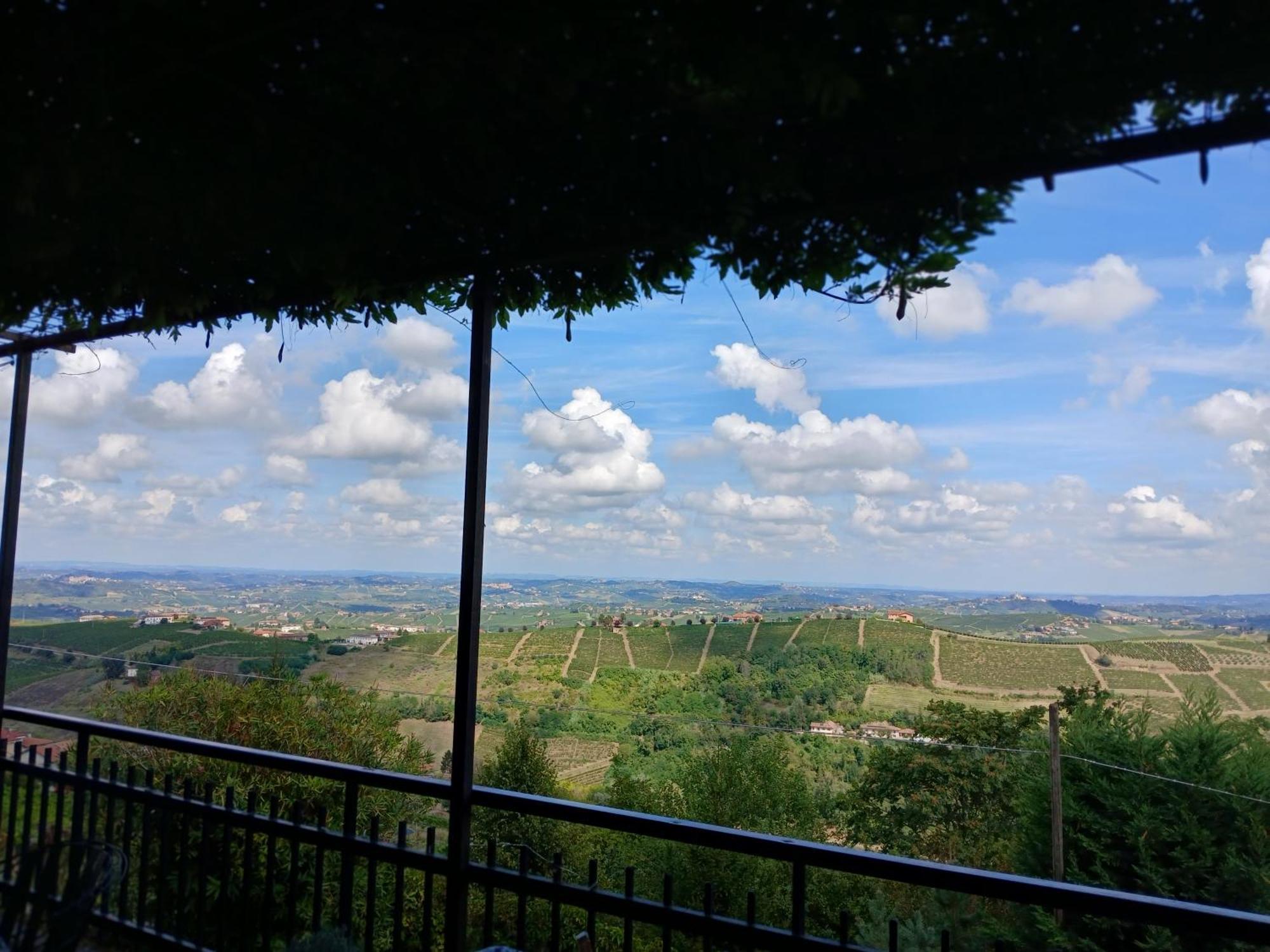 Casa Vacanza Il Colle Del Vento Calosso Exterior photo